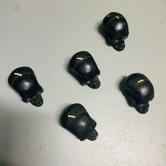 SKULL CANDLES 💀 🕯️ - Picture 3 of 4
